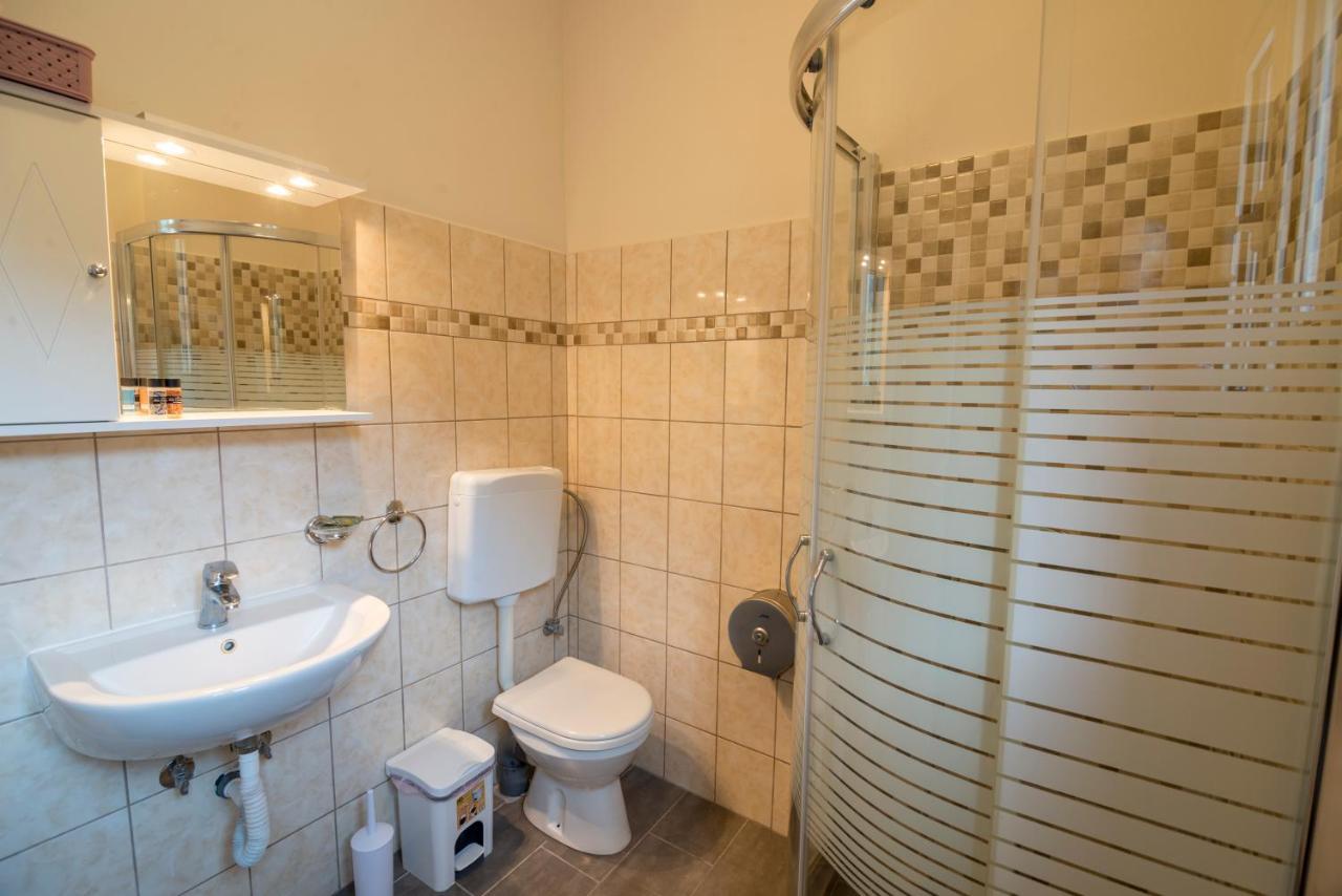 Ntamari Apartments Вати Екстериор снимка